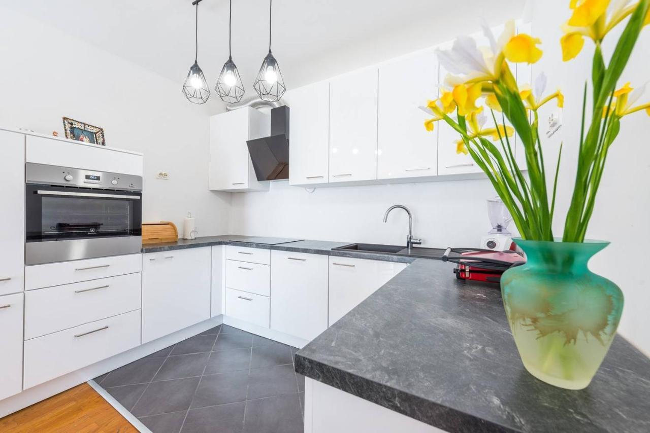 2 Bdrm Amore Дубровник Екстериор снимка